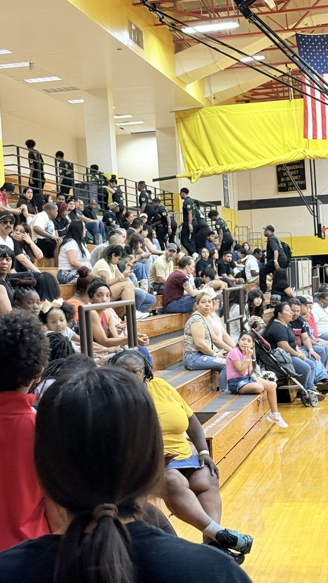 RenferdJoseph's tweet photo. .@AliefISD Shoutout to @AliefHastingsHS @TEXASJROD93 for hosting the High Noon Showdown Drumline competition today. Busy day for me but all worth it. Look at the trophy for 1st place. 7ft tall trophy for the winner today. Who will claim the prize??? https://t.co/tuaguc53eD