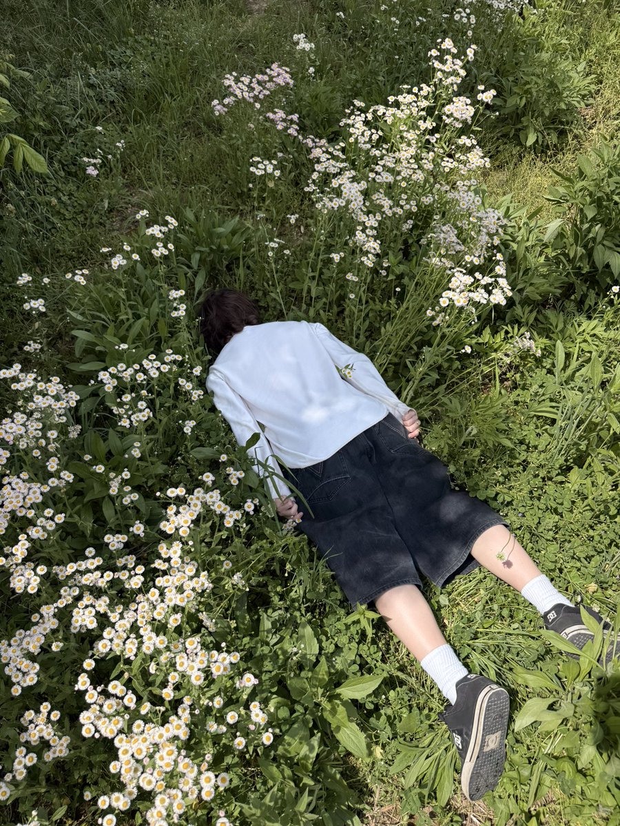 finallly recreated the nurture album cover 🥹