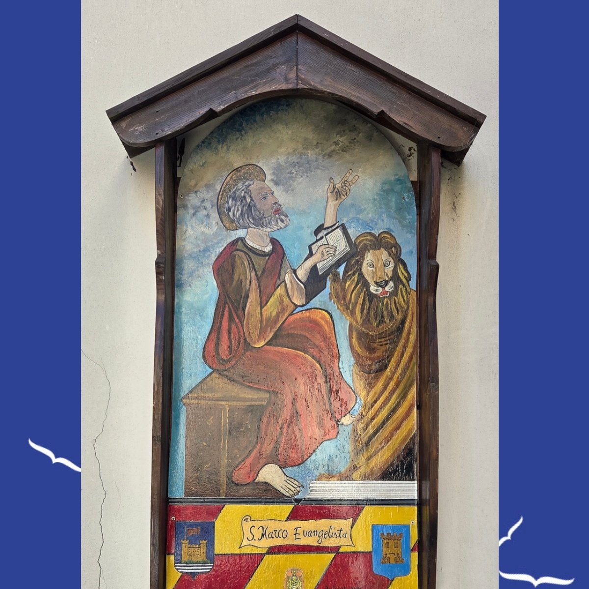 chioggiapedia's tweet image. Il Capitello di Calle Donaggio a #Chioggia (#Venezia)📍
San Marco Evangelista 🦁

💬 Realizzato nel 2007 dal Gruppo Arte Popolare

🦁 #SanMarco é il patrono dell' l'Associazione #Lagunari Truppe Anfibie per questo in basso a sinistra è presente il loro stemma 

 #Capitello