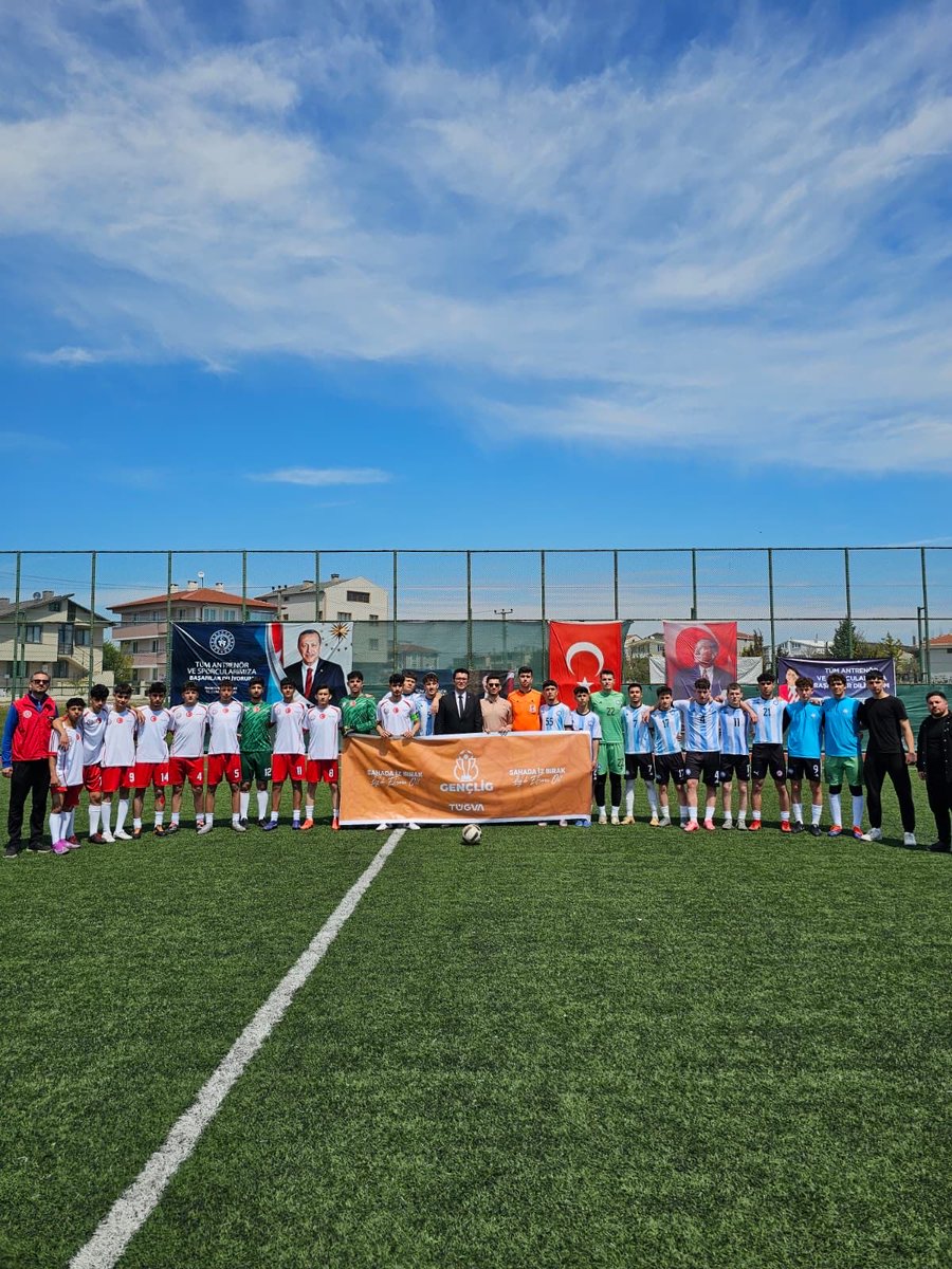ozanbileyci's tweet photo. Türkiye Gençlik Vakfı (TÜGVA) Gençlik Ligi yarı final ikinci karşılaşması, Ergene Ulaş Futbol Sahamızda yoğun ilgi ve coşkulu bir atmosfer eşliğinde oynandı. Çorlu Arif Nihat Asya Anadolu Lisesi Kızılpınar Çok Programlı Anadolu Lisesini 4-1 yenerek il finaline yükseldi. https://t.co/LJJy5nAEiO