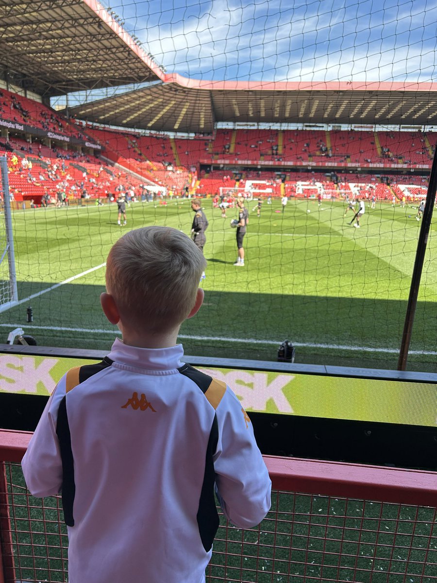 An absolute joy taking him with me to city now, the long away days dont faze him. It makes the results that little bit easier to take. A top day #hcafc