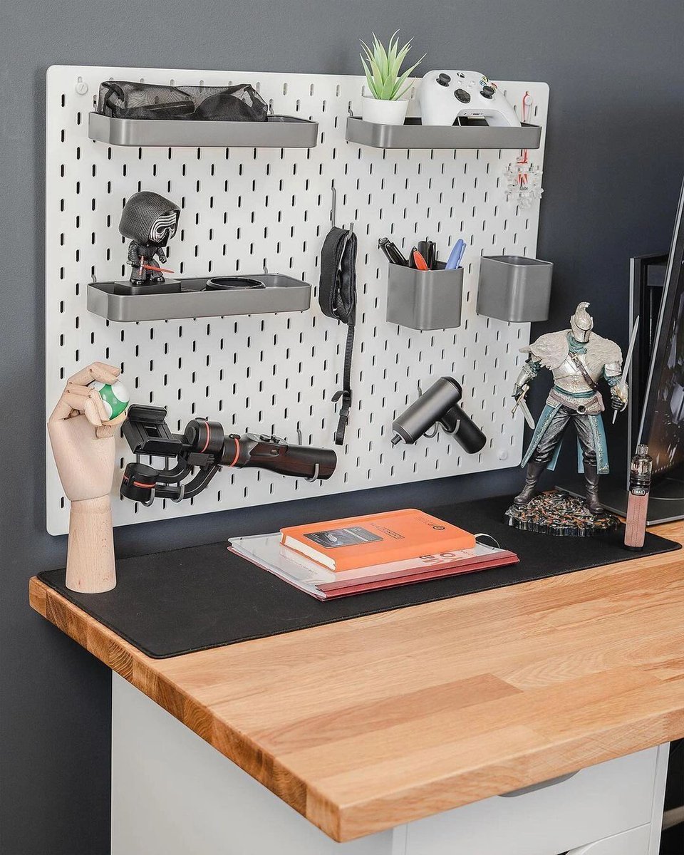 labeltapes's tweet image. "Minimal desk setup = max focus. Clean surface, wireless gear, a small plant for calm—turn your workspace into a productivity hub.  #DeskGoals #WorkFromAnywhere"