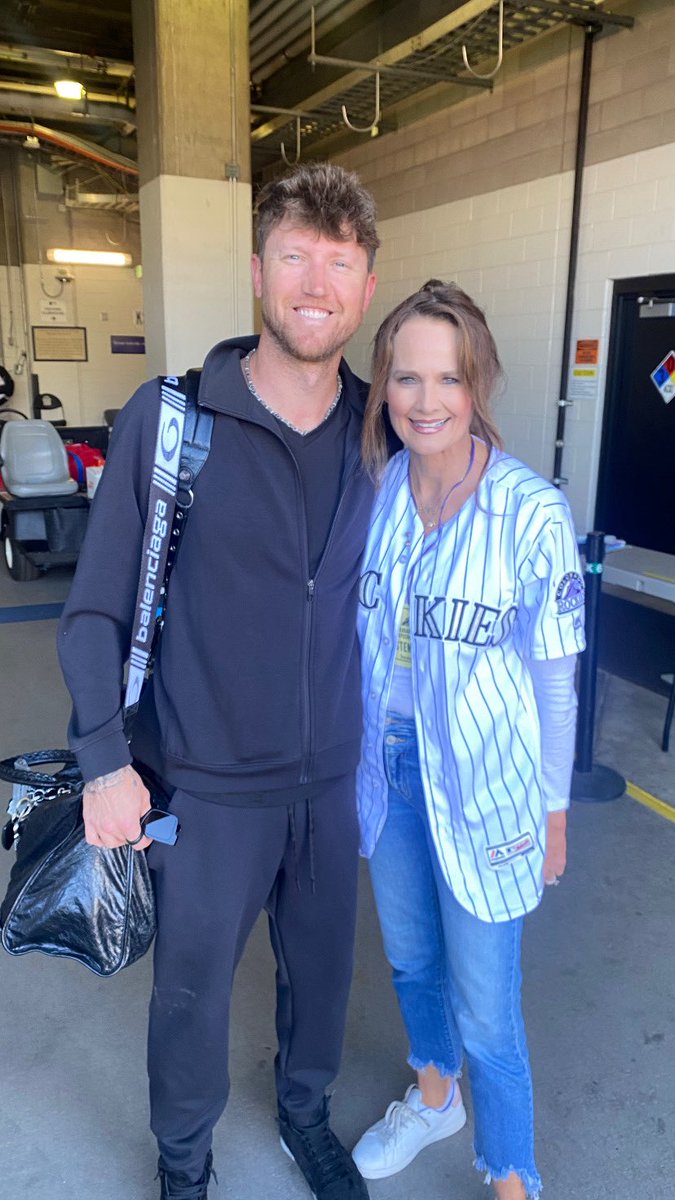 KathySabine9's tweet image. This young man, Kyle Freeland is so kind and charming and lovely and such an amazing player and asset to our #Colorado @Rockies! He does so much for the community and I am just such a fan! 🥰👍🏻❤️⚾️