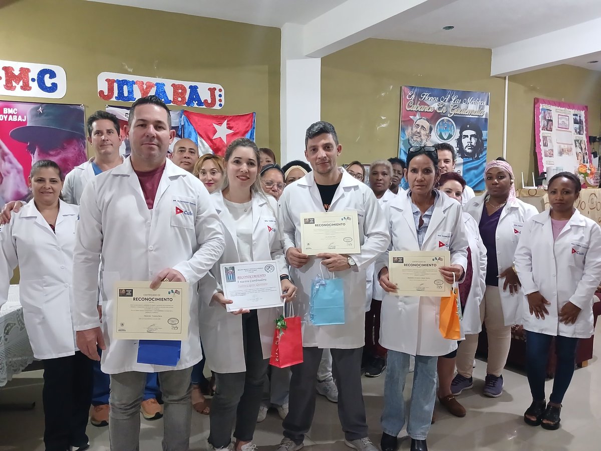 BeisyCamej89192's tweet photo. La Brigada Médica Cubana, en Joyabaj, Quiché, Guatemala, realiza acto de reconocimiento a 4 médicos,  que regresan a la Patria después de culminar su misión internacionalista  satisfactoriamente.  Feliz Regreso a la  Patria hermanos. 
#CubaNoEstáSola 
#CubaVencerá 
#BMCGuatemala https://t.co/mGoZ74OnaX