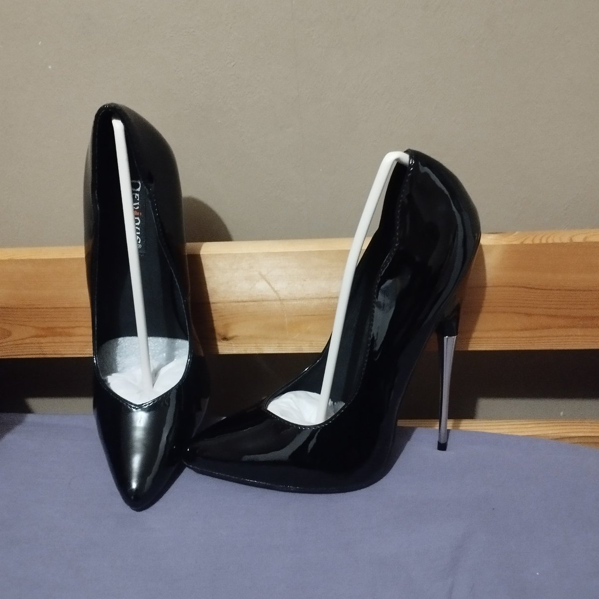 flo81_flow's tweet photo. Escarpins noirs vernis devious taille 39 neuves
Infos et prix en dm 🖤 Revolut only 💲 
#talonsBdsm #escarpins #domina #domination https://t.co/08w3TESucw