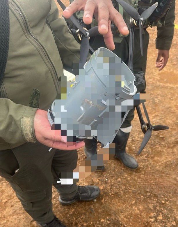 En medio de la ofensiva del Ejército para evitar más ataques al radar aéreo de Santana en el Tambo, Cauca, fueron neutralizados otros tres drones con el explosivos. El ataque iba dirigido a una estación de la Policía ubicada cerca a la infraestructura de la Aeronáutica Civil.