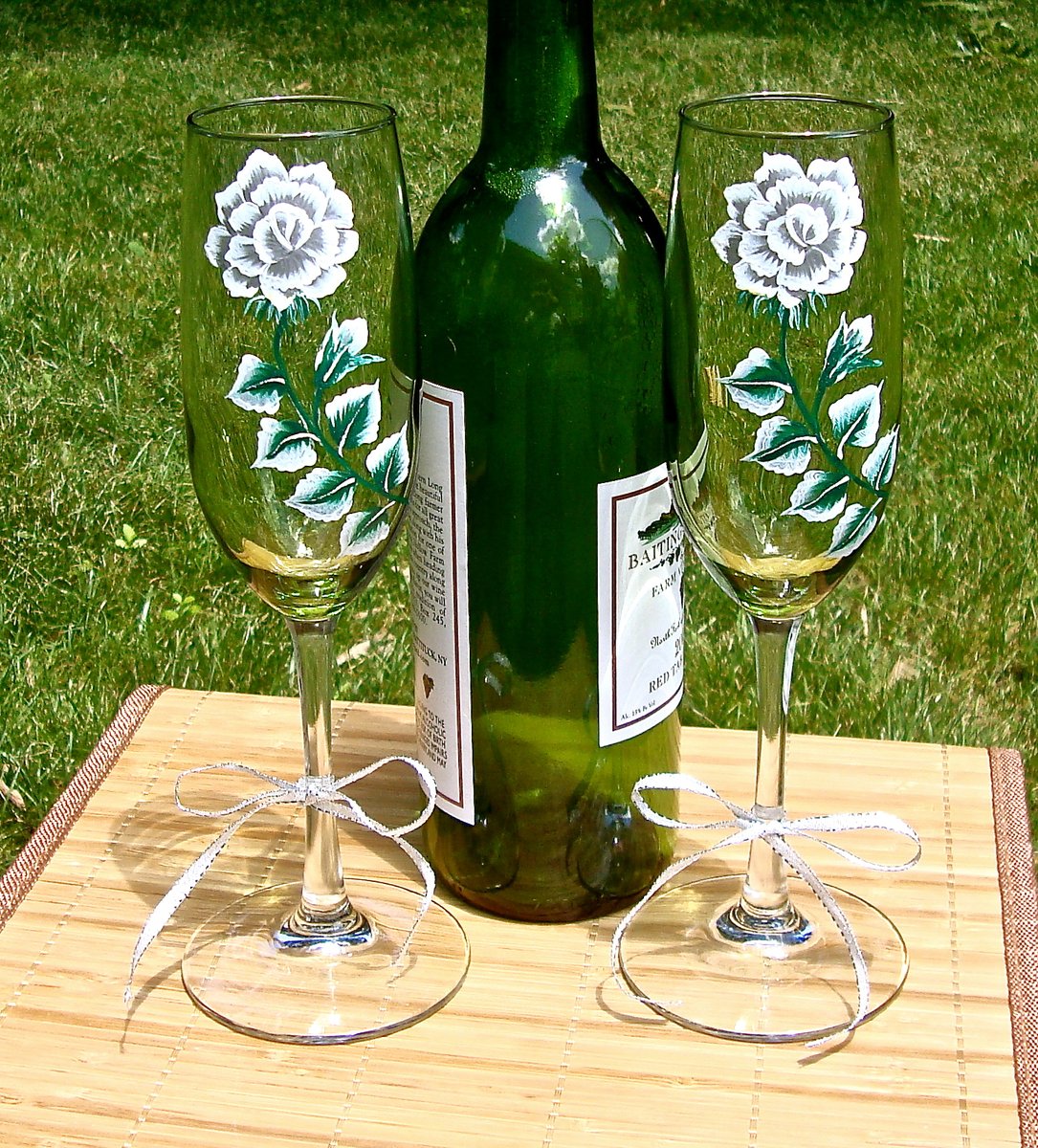 LPaintitpretty's tweet photo. Great gift for a special occasion https://t.co/5e6qb0WN10 #champagneglasses #silveranniversary #mothersdaygifts #SMILEtt23 #etsy #shopsmall #craftbizparty https://t.co/GsNmpjYoNz