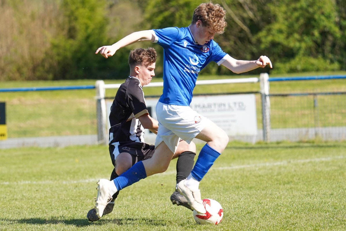 caerswsfc's tweet image. A massive thanks goes out to Bluebird supporter Will Rees for coming down The Rec this afternoon to take photos at today’s development team match 📸🔵🐦

Great job Will 📸💙

#sws #DevTeam #Bluebirds #YCanolbarth