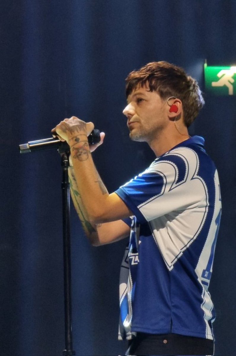 📸| Louis hoy en el escenario!! 🥹 

#HDWGHBirmingham
#HDWGHWTBirmingham

©️ emsfinewalls