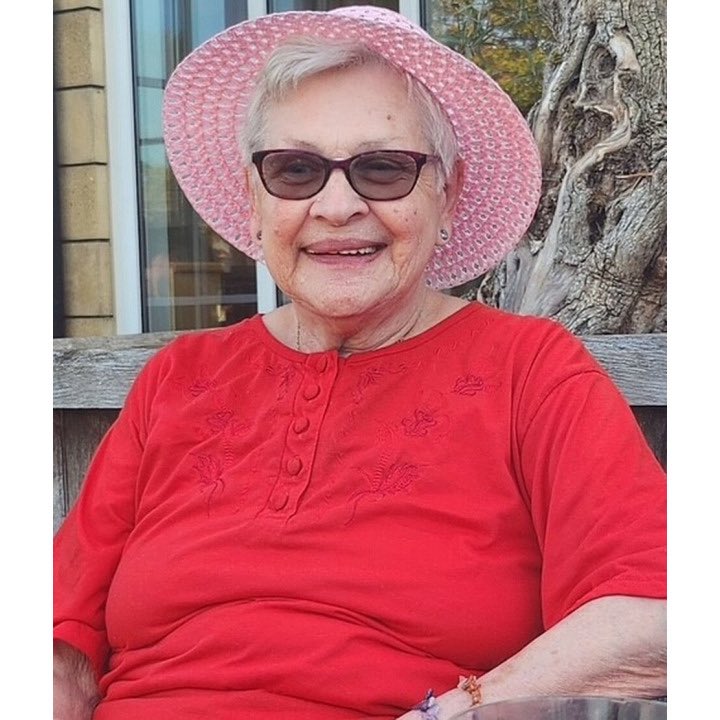 Thank you <a href="/ShaggiArts/">@shaggi.bsky.social 🦋</a> for my latest addition; a tribute to my beloved Nana who adored robins and wildflowers. 💖 I miss her greatly. 

Veronica Rose 
1943 - 2025