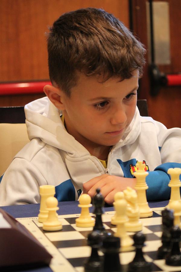 escacsgerunda's tweet photo. 🏆 #CalculínGroc | 4a Ronda

Cesc Viader mitjana anglesa (guanyar a casa i empatar fora). 
En Cesc guanya amb blanques i entaula amb negres: 3 de 4. 

#EscacsGerunda #Gerunda #Llinars
@viader_jor16401 https://t.co/fkAR9TOYfq