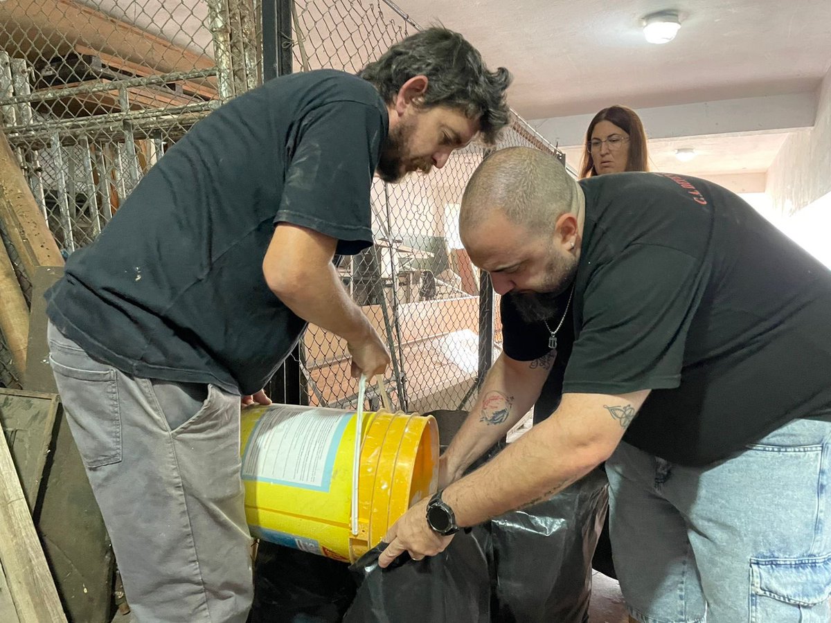 lucasboyanovsky's tweet photo. JORNADAS SOLIDARIAS PAPA FRANCISCO 🤍

En el CFPI N° 404 de Florida Oeste llevamos adelante junto a la comunidad educativa la puesta en valor de diversos espacios que estarán a disposición tanto para las y los estudiantes de la EEST N° 4, como para aquellos del CFPI.

Imitamos con el ejemplo: estar, comprometerse y hacer solidariamente por el otro, todos los días.