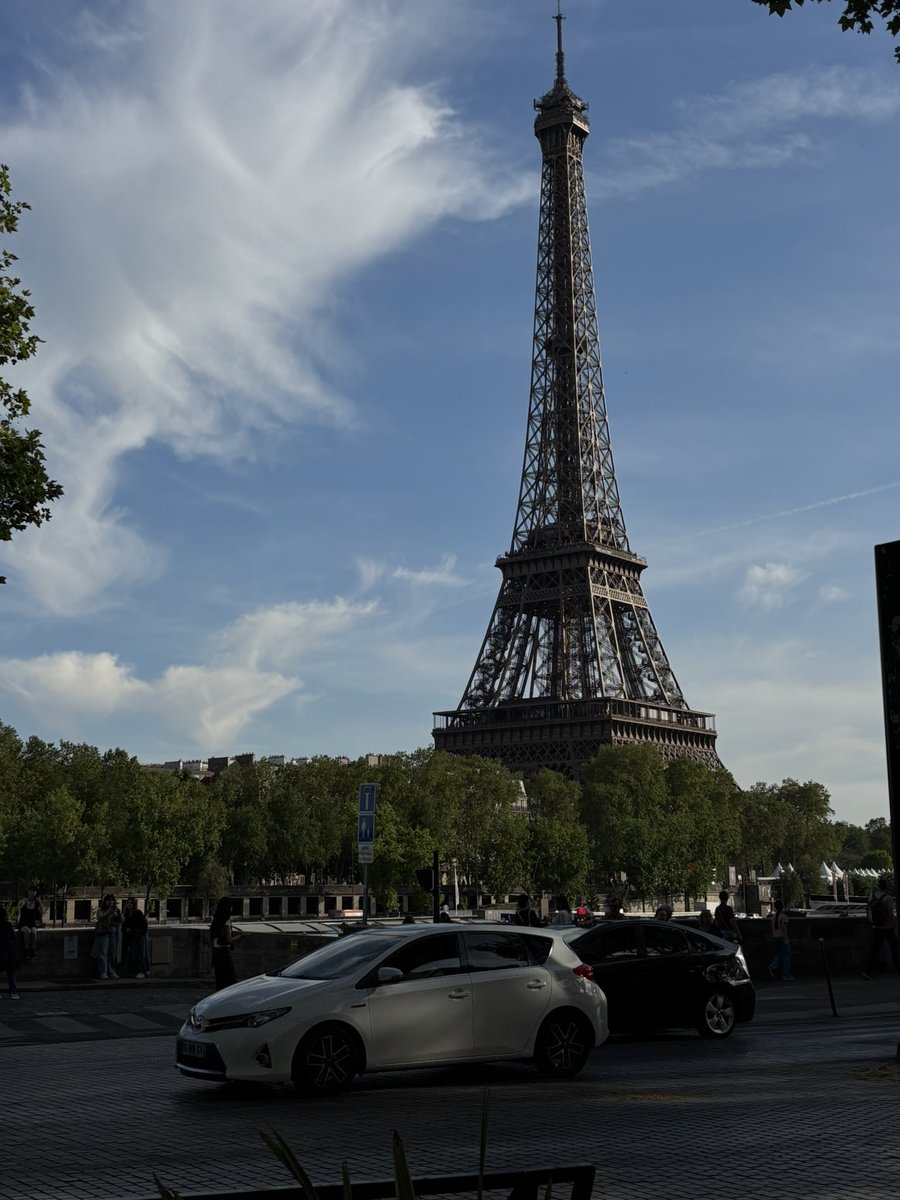 8ryuh_'s tweet image. faire le touriste dans la ville ou t’habite #swag