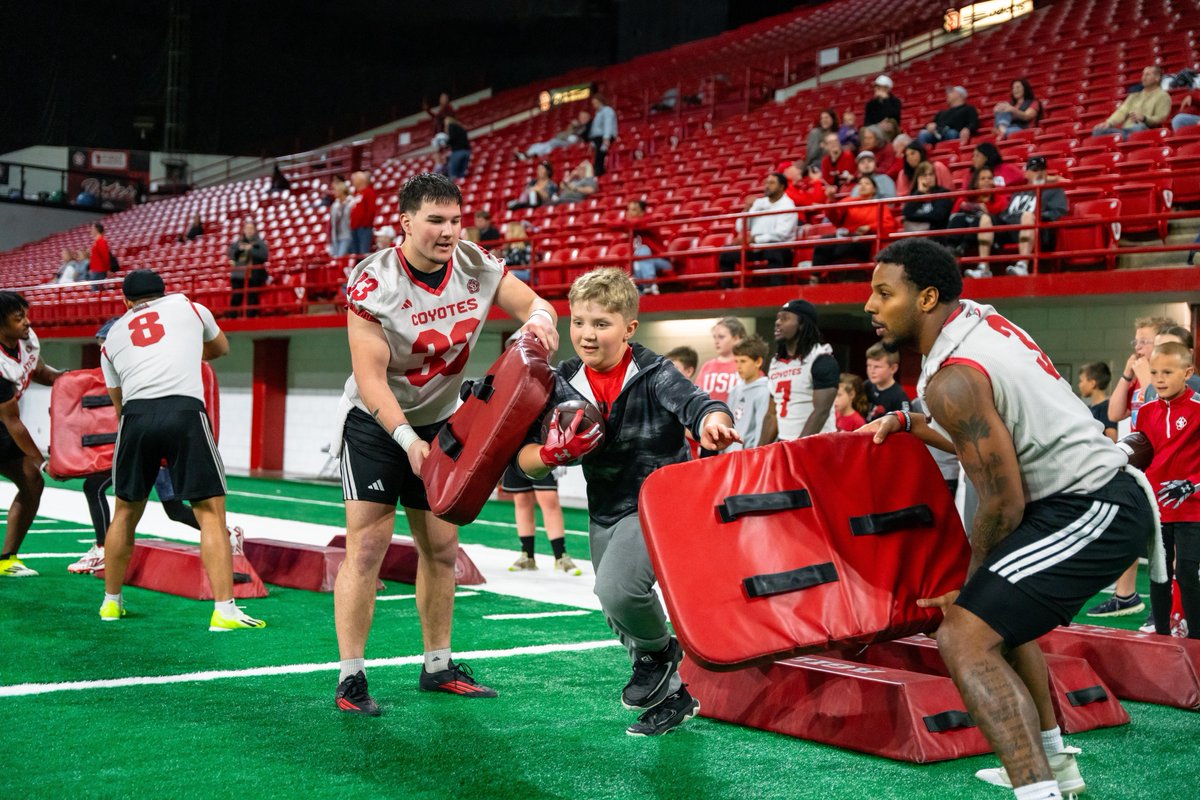 South Dakota Football tweet media