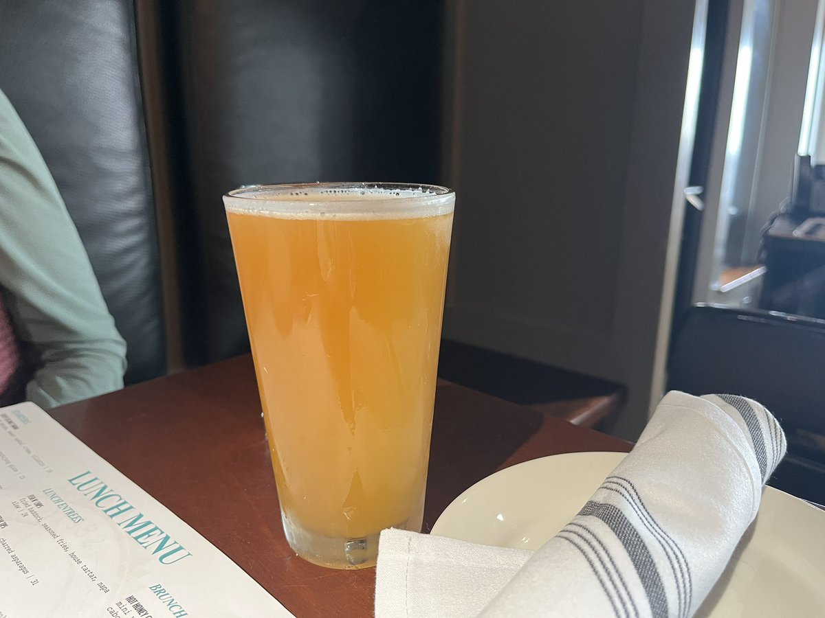 MarcHurBoston's tweet image. Lunch in South Hamilton after the hike. And they have *two* Hill Farmstead beers on tap today. #Post