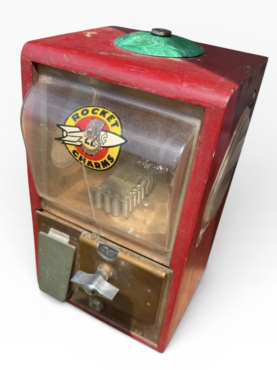 MaryBradshaw66's tweet image. Vintage 1950’s Well Seasoned Baby Grand Victor Charm Vending Machine, Not Tested, No Key Just Listed in Etsy Store. 

Follow Etsy Link in Bio: #vending #vendingmachine #vendingmachines #vintage #vintagedécor