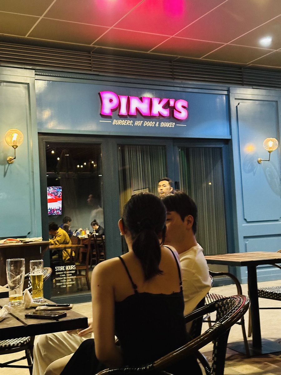 kebby018's tweet photo. 2AM Curfew Club 😂

📍Pink’s Hotdogs BGC https://t.co/JGlfYYEXw9
