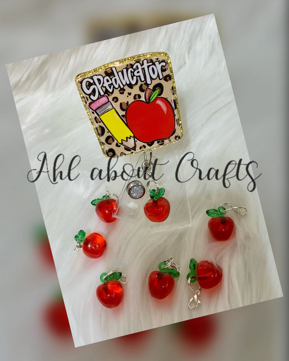 DaniAhl7's tweet image. Apple Charms
An additional to your Teacher badge reel or lanyard. It just clips on. 
#applecharm
#clipon
#teachers
#TeacherAppreciationDay
#teacherlife

ahlaboutcraftsbydani.etsy.com/listing/449467…