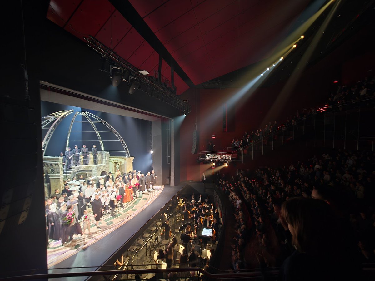 JoannaOrtyl's tweet image. 🎭 I’ve just watched ‘Tosca’, Giacomo Puccini’s gripping three-act opera. A story without a happy ending... 
🔥Can you spot the differences between the first and fourth photos?
⭐️ But seriously, I always recommend performances at the Krakow #Opera #OrtylPhotoLab @krakow_pl