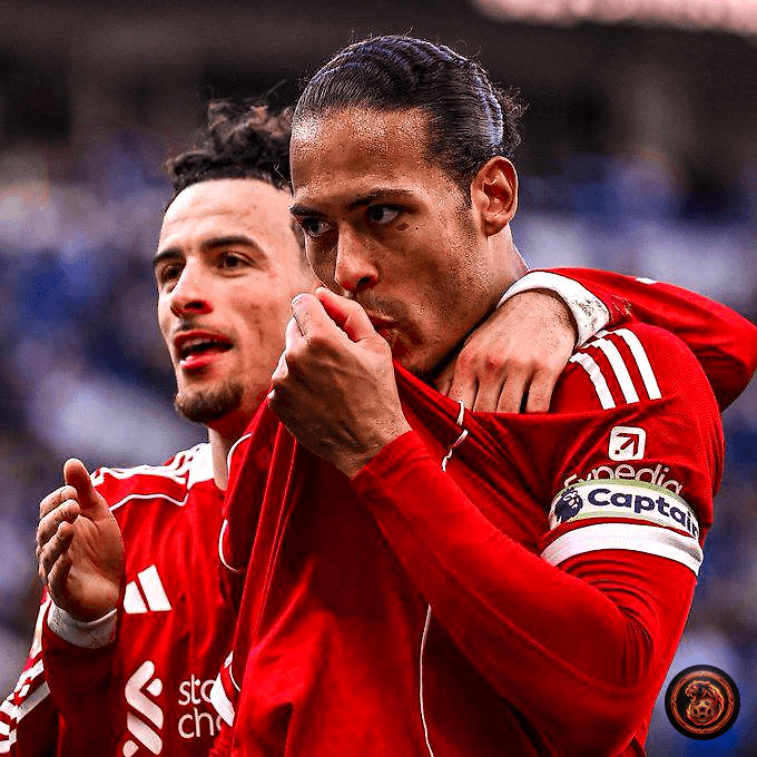 FootballGoalFC's tweet image. 🚨 𝗕𝗥𝗘𝗔𝗞𝗜𝗡𝗚

Liverpool shines with three consecutive Premier League wins! 

✅ Victory against Crystal Palace  
✅ Victory against Everton  
✅ Victory against Fulham  

Are they back to their best or just riding the wave? 

#LIVPRE #EVELIV #FUFLIV