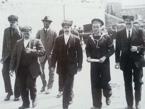 MeriaRmsTitanic's tweet image. In the afternoon, part of the #Titanic crew (81 people) is allowed to reach Plymouth station to take the train to Southampton. The rest, the 20 stewardesses and 86 other crew members, have to spend the night in Plymouth.
#Titanic2026  #Titanic114