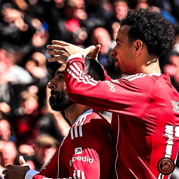 FootballGoalFC's tweet image. 🚨 𝗕𝗥𝗘𝗔𝗞𝗜𝗡𝗚

Liverpool shines with three consecutive Premier League wins! 

✅ Victory against Crystal Palace  
✅ Victory against Everton  
✅ Victory against Fulham  

Are they back to their best or just riding the wave? 

#LIVPRE #EVELIV #FUFLIV