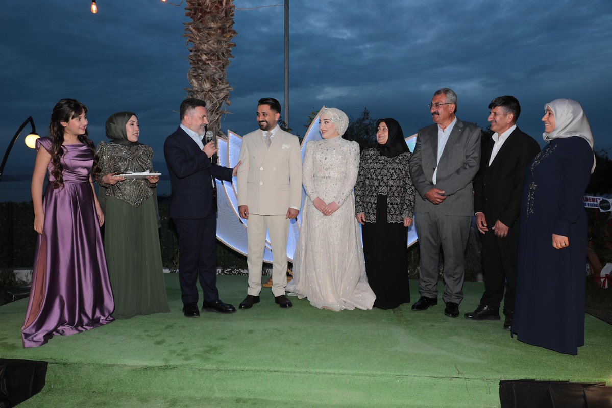 Çalışma arkadaşımız Ayşe ve Bekir’in nişan akdini büyük bir mutlulukla gerçekleştirdik. Sevginin, saygının ve sadakatin daim olduğu bir yuva temenni ediyoruz.

Genç çiftimizi ve kıymetli ailelerini yürekten tebrik ediyor, bu güzel başlangıcın ömür boyu mutluluğa vesile olmasını