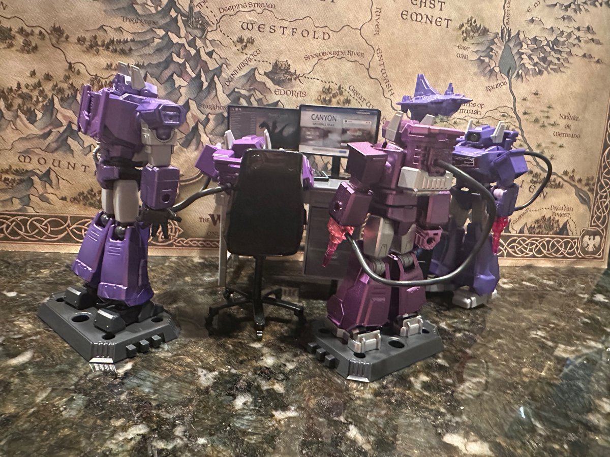 NaTwilana65's tweet photo. Thank you @BlokeesOfficial for giving me the creative means to make up my own Shockwave adventures! #blokees #shockwave #transformersshockwave #tfshockwave

Untold Cybertron Stories: What Shockwave was really up to when he was left on Cybertron for millions of years: https://t.co/ia3TIkkFhk