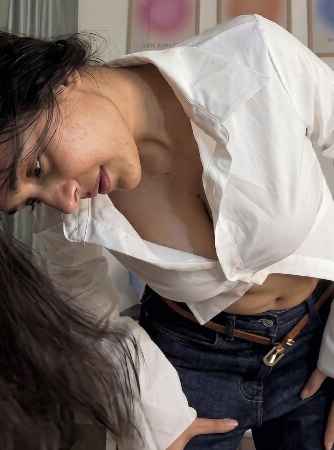 notrealactress's tweet image. She is getting more naughty day by day, flaunting her assets really well 🥵🔥

#SubhashreeSahu #influencer