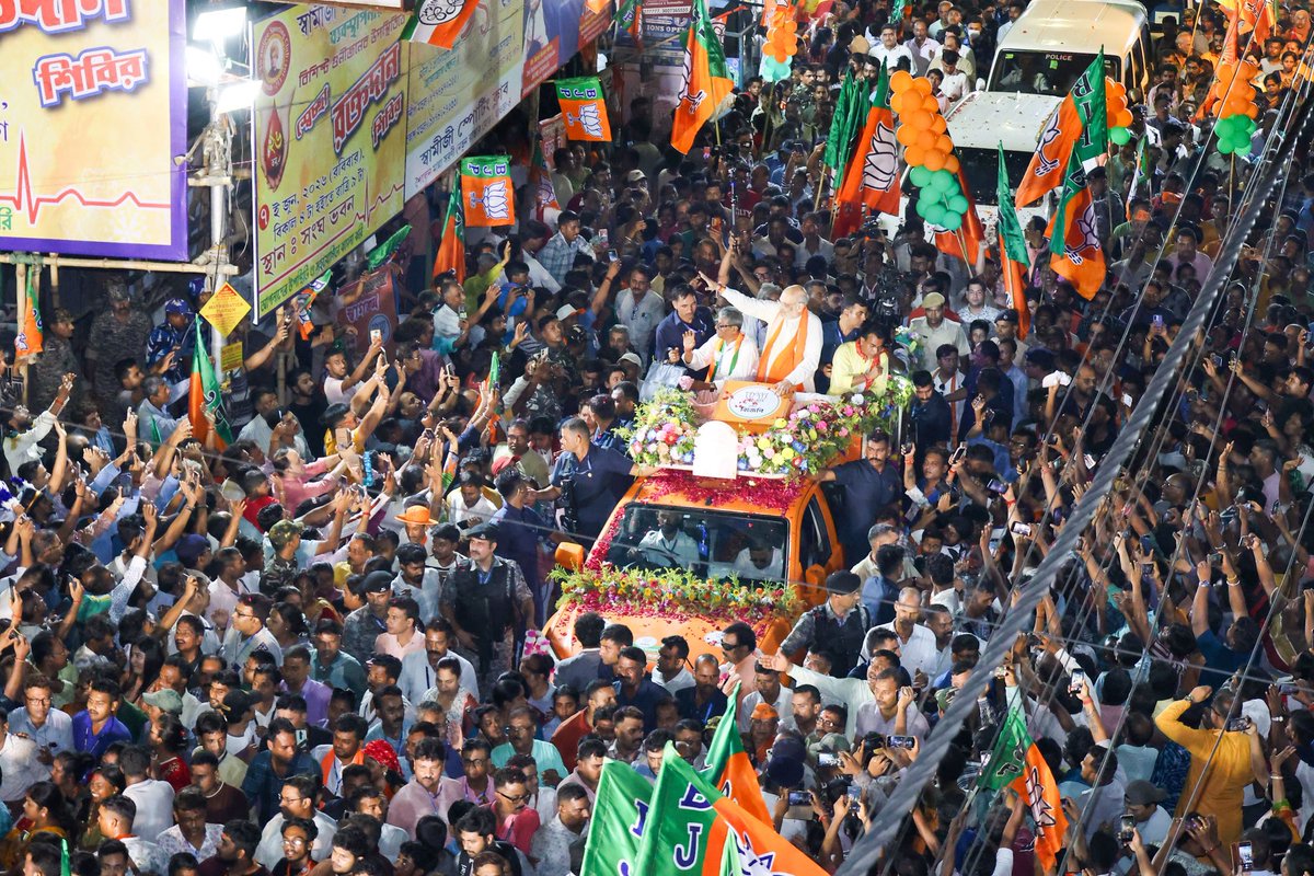 মমতা দিদির সেই ‘ভাইপো’—যিনি মহিলাদের শোষণকারীদের আড়াল করেন-তিনি কখনোই মুখ্যমন্ত্রী হতে পারবেন না। শিবপুর বিধানসভা কেন্দ্রের বাসিন্দাদের এই বিপুল স্নেহ ও সমর্থনের জন্য আমি তাঁদের প্রতি আমার আন্তরিক কৃতজ্ঞতা প্রকাশ করছি।
#BanglarHridoyeBJP