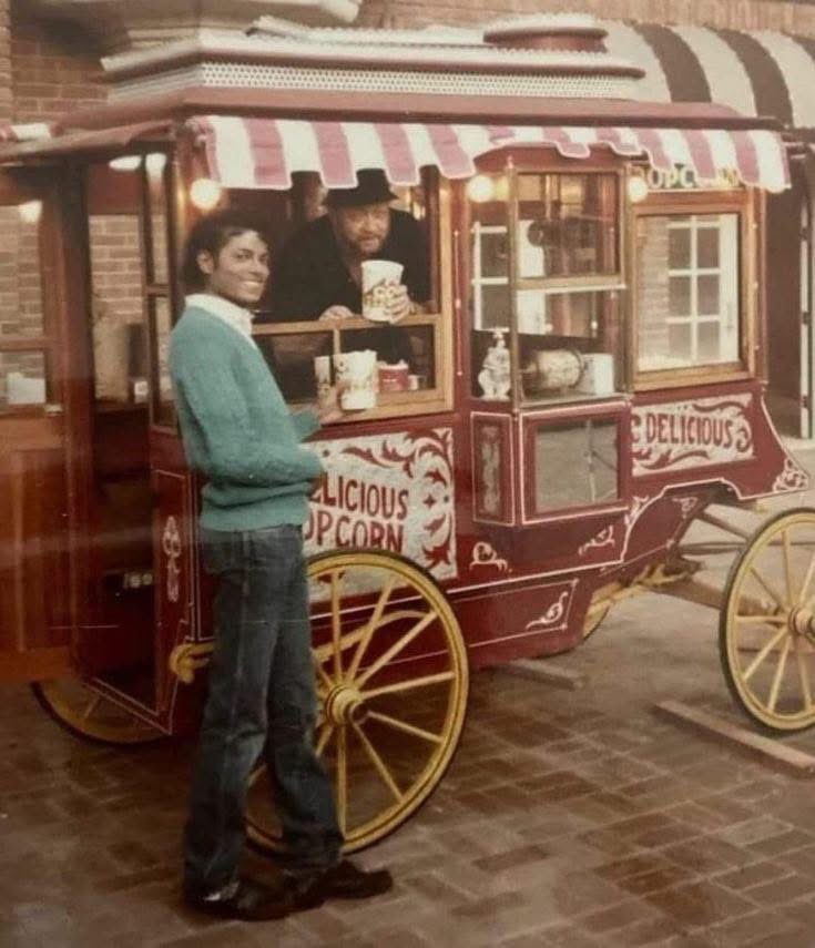 JosephMoonWalkers tweet media