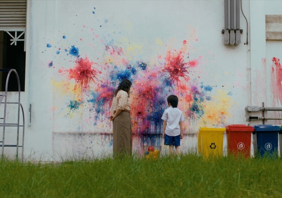 lek19889's tweet photo. #LoveYouTeacherSeriesEP7

ผู้หญิงมันจะมีภาวะซึมเศร้าหลังคลอด ต้องได้รับการดูแลและการเอาใจใส่จากสามีอย่างดีอ่ะ นี่คิดว่าแม่น้องซันเป็นงั้นแล้วมาเจอกับตัวเองตกงานอีก ทุกอย่างเลยแย่ลงไปหมด มีแวบหนึ่งเห็นโทษลูกด้วยว่าเป็นเพราะมีลูกทุกอย่างเลยเป็นแบบนี้ ชีวิตซันในความทรงจำคือมืดมนมาก ครูปราณีคือสีสันแรกของน้องซัน พบเมฆคือสีสันและที่พักพิงและคนที่คล้ายๆตัวเองอ่ะ เขาสองคนถึงได้รักกันมากขนาดนี้ ยิ่งรู้จักกันมากขึ้นรักกันมากขึ้นไปอีก เหมือนเติมเต็มซึ่งกันและกัน