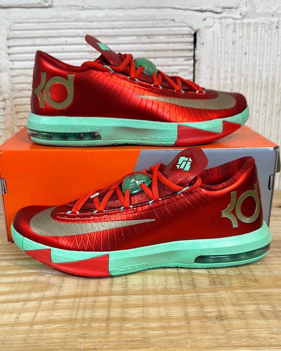 JustFreshKicks's tweet photo. BREAKING: Nike KD 6 "Christmas" Returns December 26th 🎅 https://t.co/DfS4OjkKgN