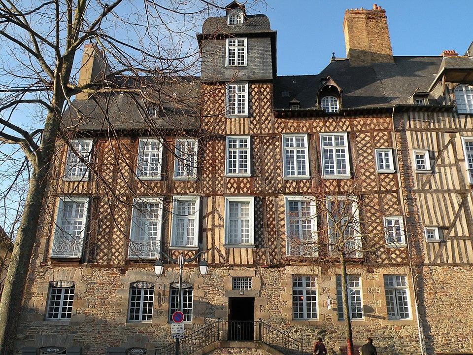 MonumentumFr's tweet image. Maison, dite aussi hôtel Racapé de la Feuillée à #Rennes (#IlleEtVilaine) Hôtel construit sur les terrains afféagés en 1657 par la ville et ayant échappé à l'incendie de 1720 qui ravagea Rennes. La maison se co...
Suite 👉 monumentum.fr/monument-histo…
#Patrimoine #MonumentHistorique