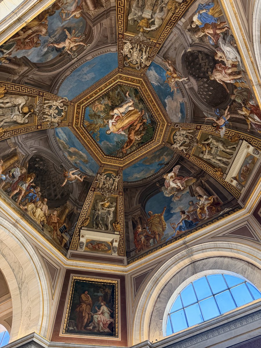 devinity111's tweet image. Zo mooi dat je bijna op je knieën wil vallen om te janken!

En ik heb eindelijk die van Michelangelo in het echt gezien. Altijd mijn droom geweest 😍 (maar daar mocht ik geen foto’s maken!! Zo erg!)

#Rome