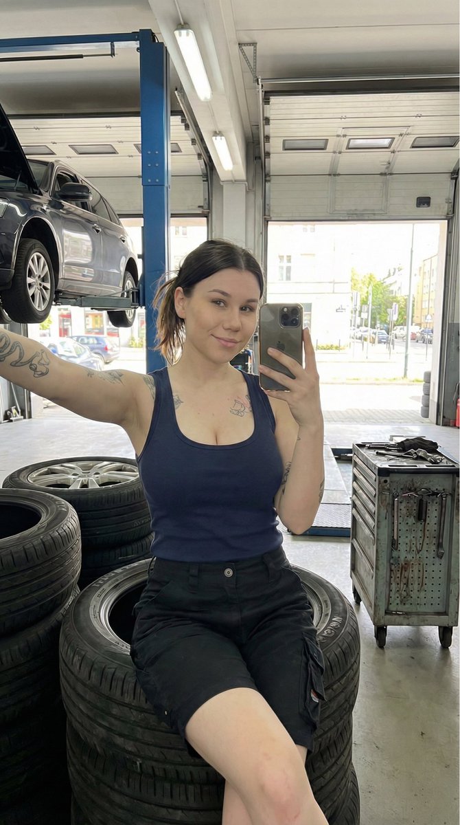Julia W tweet media