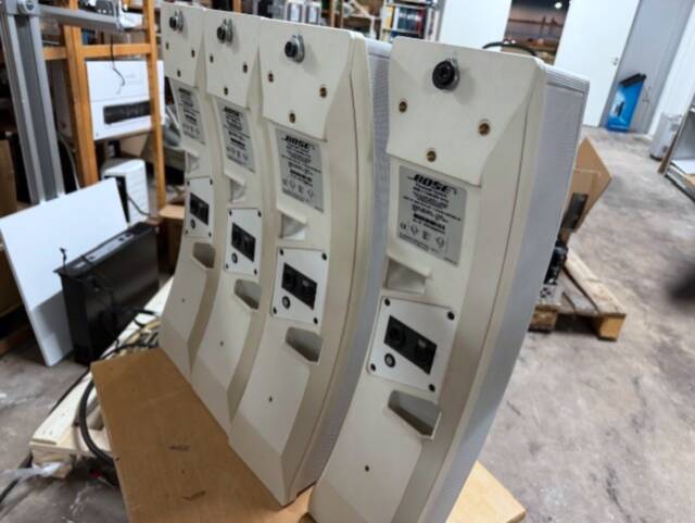 Gearwise_se's tweet image. 4pc Bose 502a, 1pc sp24 controller
Reliable system, church-installed, great shape!

Visit our website for price, more information and our complete range of premium used audio, lighting, video and staging equipment from the nordics. Worldwide delivery 📦🌍

#GearWise #ProAV