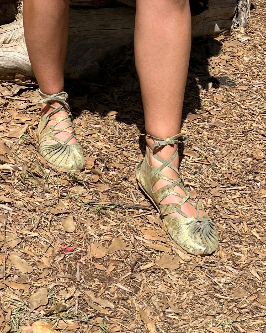 medmocs's tweet image. Handcrafted for a fit that feels natural.⭐
#medmocs #medievalmoccasins #shoes #leather #footwear #handmade #comfortableshoes #custom #historicalfashion #womanownedbusiness #leathermaking #leathertogether #medieval #leathershoes #handcraftedshoes #fashion #renfaire #renaissance