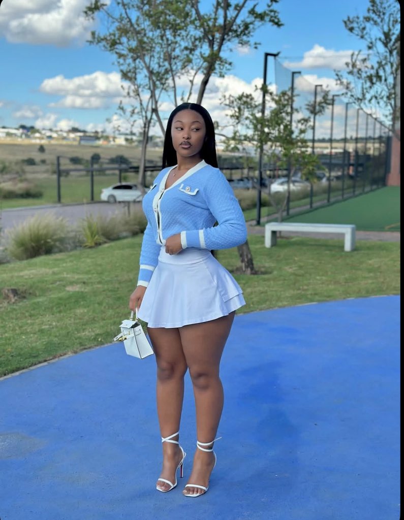 Men they praise this type of dressing and want these women only on social media, but when they go for marriage, they go and marry Nothando from deep down in Limpopo😭😭