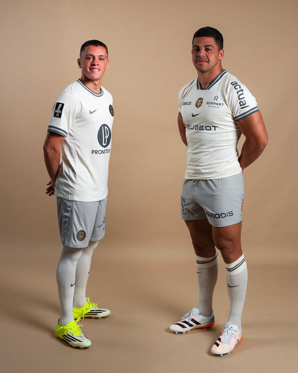 fafou65's tweet photo. @lewisamiltaon @ActuFoot_ @ligue1plus Même maillot, mêmes couleurs, juste les sponsors des 2 clubs qui sont différents pour coller au maillot habituel https://t.co/ffxfqTBWN8
