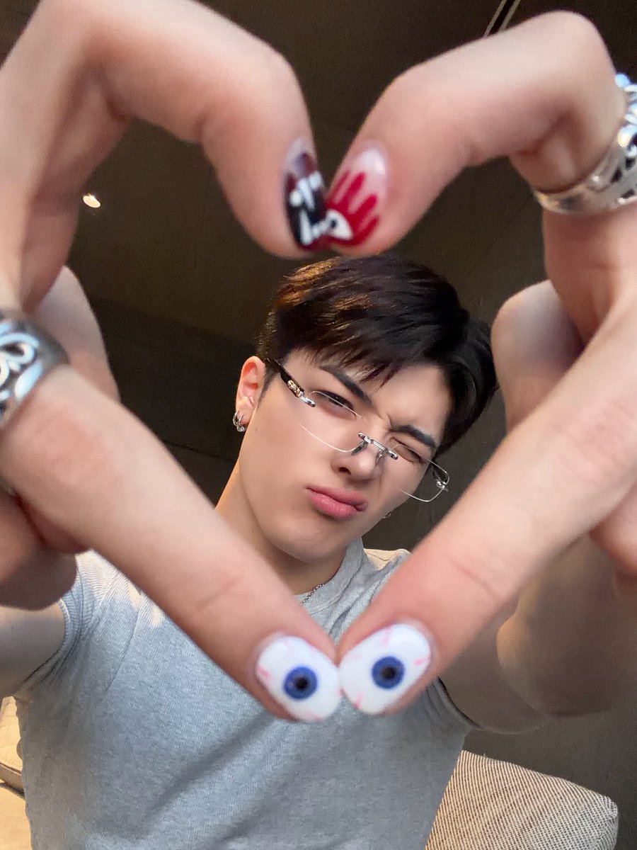 [MAKI UPDATES🐶] WEVERSE 260426

good nightttt😴😴

🔗: weverse.io/andteam/artist…

#andTEAM #MAKI #andTEAM_MAKI