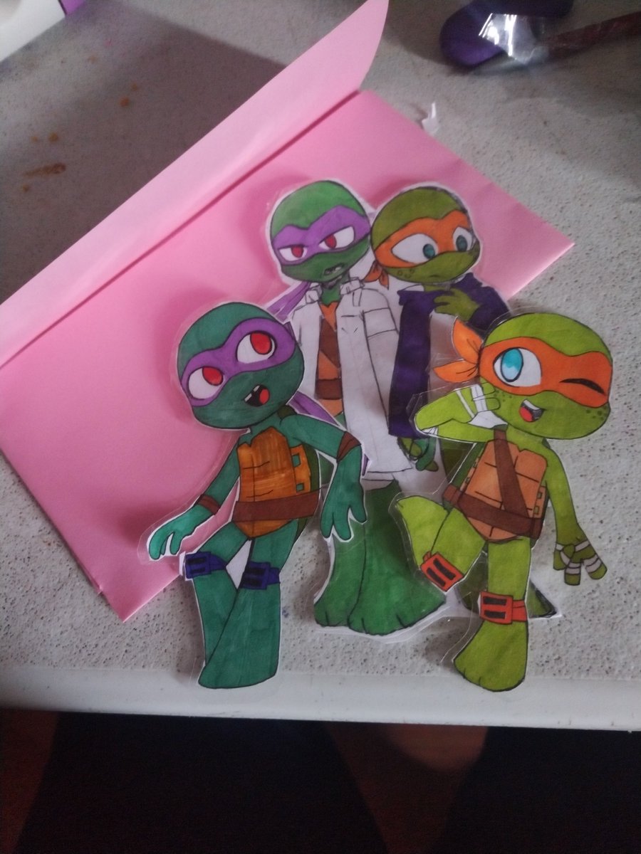 Al sobre de la vergüenza 🫵
Segunda vez que me equivoco con los marcadores, tengo como 10 verdes, todos están etiquetados y aun así agarro el verde oscuro aaaaaaa