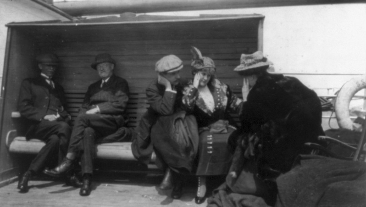 MeriaRmsTitanic's tweet image. The front page of the Daily Sketch published on 30th April 1912 showing the survivors of the #Titanic in one of the collapsibles. And another newspaper (same date), the Dundee Evening Telegraph, with one of the honeymooners on Titanic, George &amp;amp; Dorothy Harder.
#Titanic114