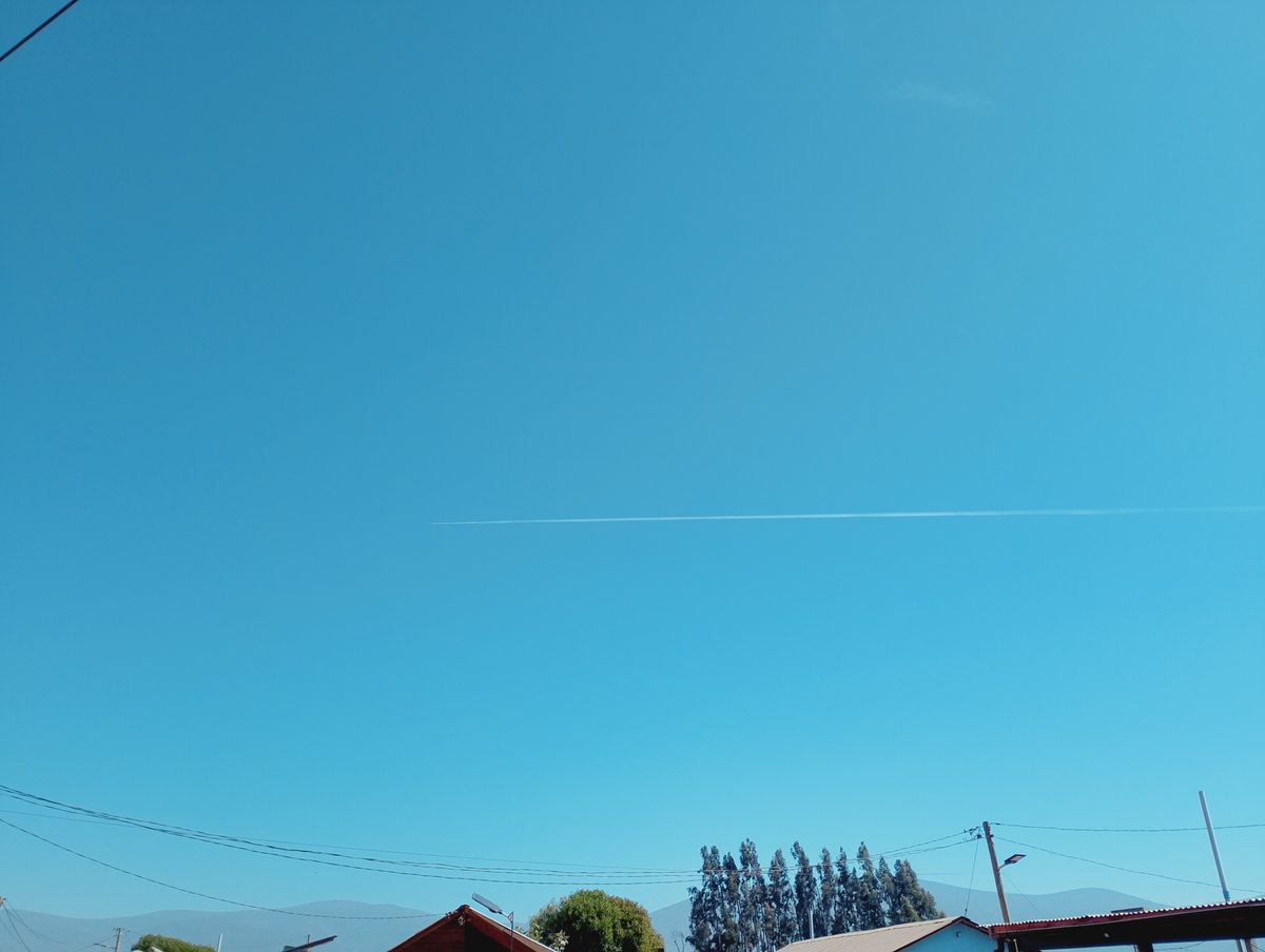 Mirlo_Rojo's tweet image. #coquimbo #chemtrails #aviones Avioncitos o drones fumigando en Coquimbo con cielos despejados, mas tarde cielos cubiertos de toxicos