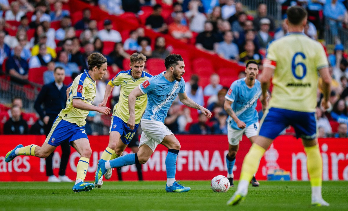 Joel_lorenzo_'s tweet image. Muy bloqueado el Manchester #City en la primera mitad ante el bloque bajo que está proponiendo el #Southampton.

Mas allá de alguna acción de Kovačić, los de Pep no han generado prácticamente nada. La entrada de Haaland, de Bernardo o de Doku pueden ser claves en el 2T.