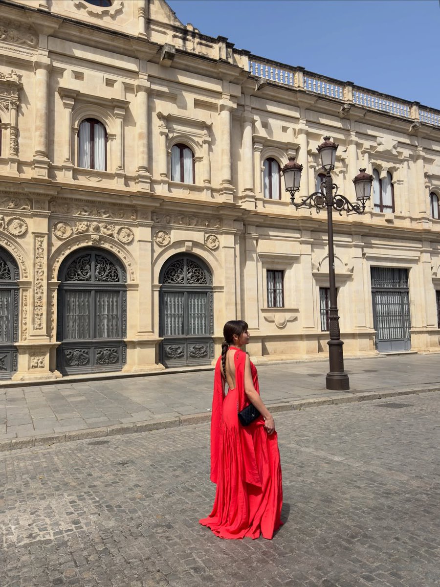 Ela tá arrasando na elegância!❤️ #SılaTürkoğlu