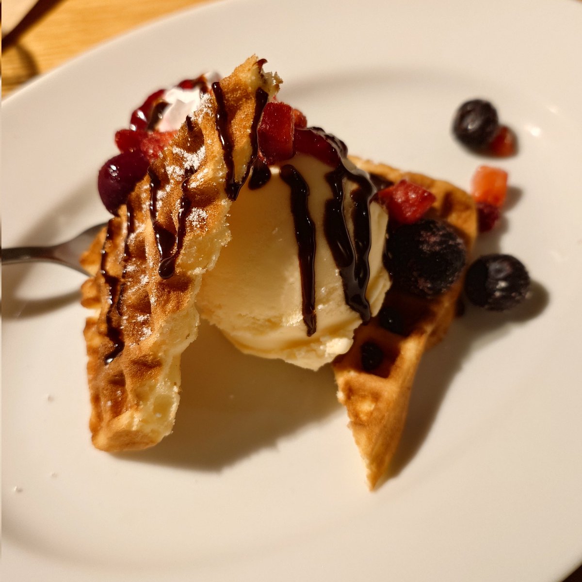 友人たちがバースデーソング歌いだしたら隣のお兄さんたちも参加してくれて、何歳かってなったら「32歳」と言われたので今日から32歳として生きていこうと思う