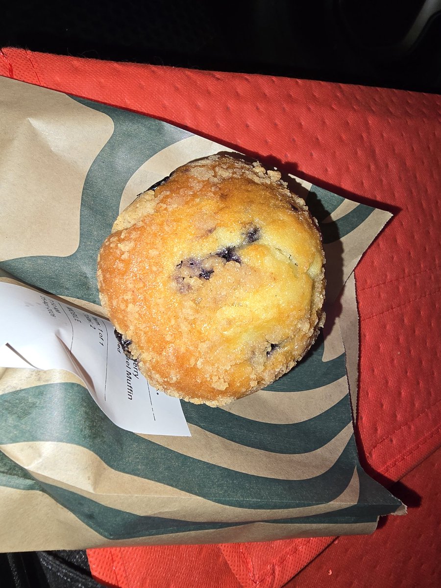 hgarcia7210's tweet image. #breakfast #morningvibes #saturdaymorning #caramelmacchiato #blueberrystreusselmuffin 
@Starbucks