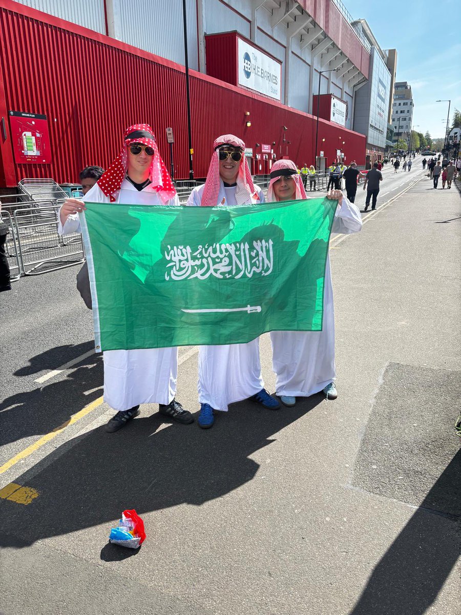 aspyPNE's tweet photo. What an away end and up the Saudi whites x🇸🇦 #pnefc https://t.co/E40nHRqtDv