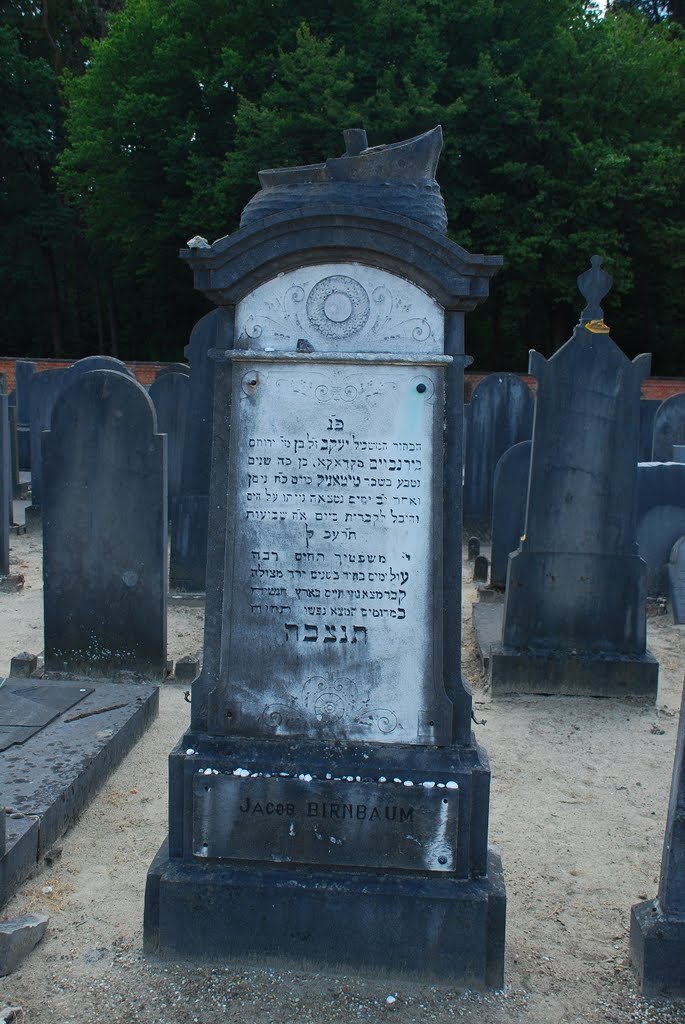 MeriaRmsTitanic's tweet image. On 1st May 1912, the body of Jacob Birnbaum, the only Belgian #Titanic's victim to have been recovered by the Mackay-Bennett, was repatriated to Belgium aboard Vaderland. He was then buried in the Jewish cemetery of Putte (Netherlands, near the Belgian border).
#Titanic114